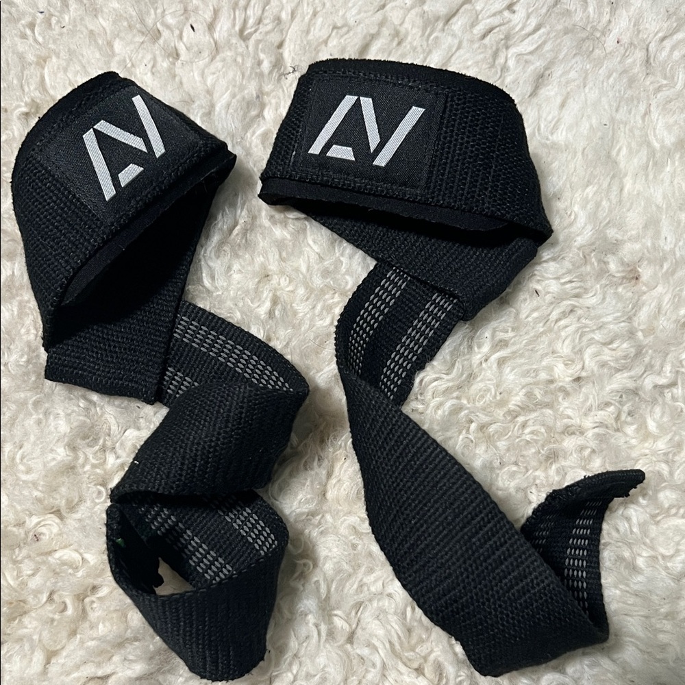 A7 Black Lifting Straps